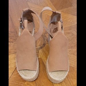 WORN TWICE Marc Fisher wedges